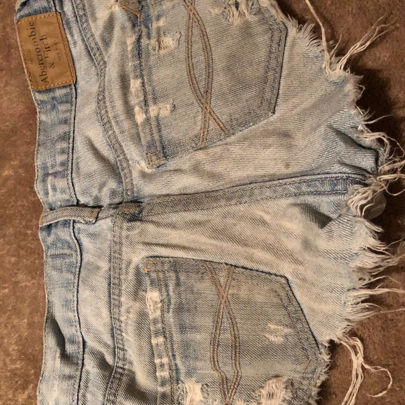 Shorts - Picture 3 of 4